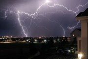 新能源车“出海”如何未雨绸缪